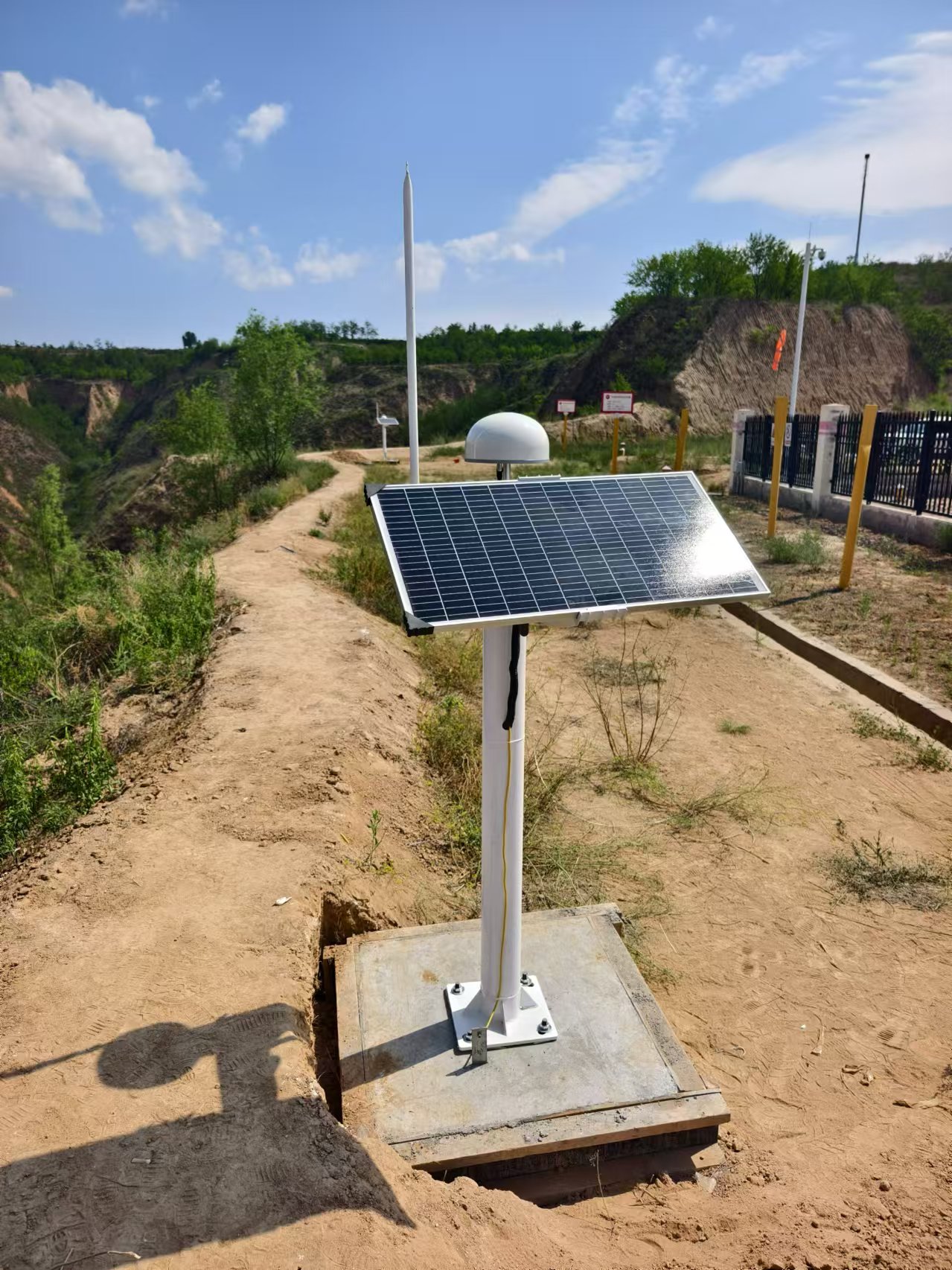 中石油煤層有限責(zé)任公司韓城采氣管理區(qū)邊坡監(jiān)測站 (1).jpg